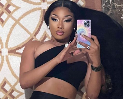 Megan Instagram, Megan Thee Stallion, Women In Music, Female Rappers, April 3, Famous Women, Instagram Update, Cool Girl, Makeup Looks