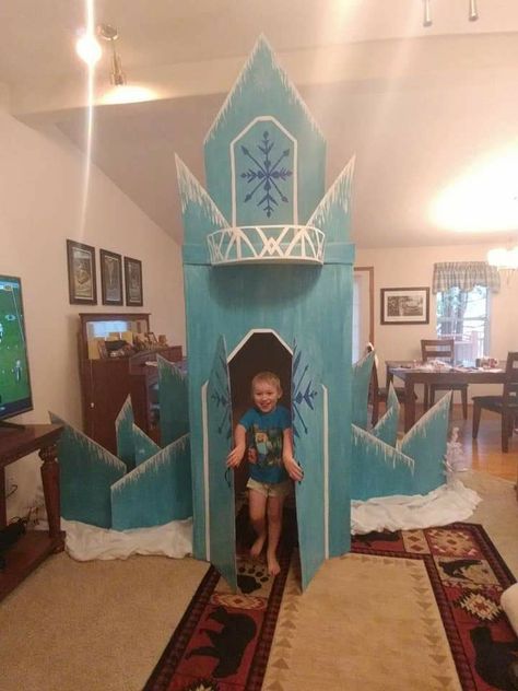 Elsa Castle Diy, Frozen Parade Float, Frozen Themed Food, Elsa Castle, Frozen 3rd Birthday, Frozen Birthday Party Decorations, Christmas Parade Floats, Elsa Birthday Party, Frozen Room