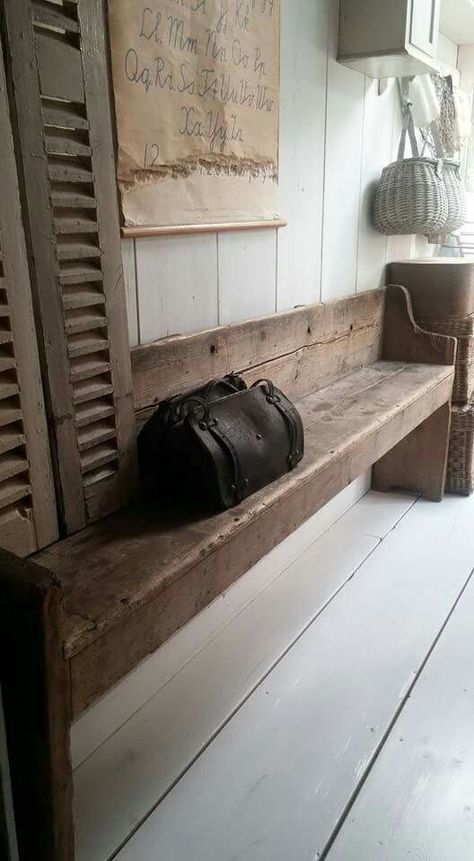 . Rustic Benches, Primitive Bench, Raw Furniture, Hall Colour, Vintage Farmhouse Style, Country Porch, Chic Interior Design, Rustic Bench, Country Cottage Style