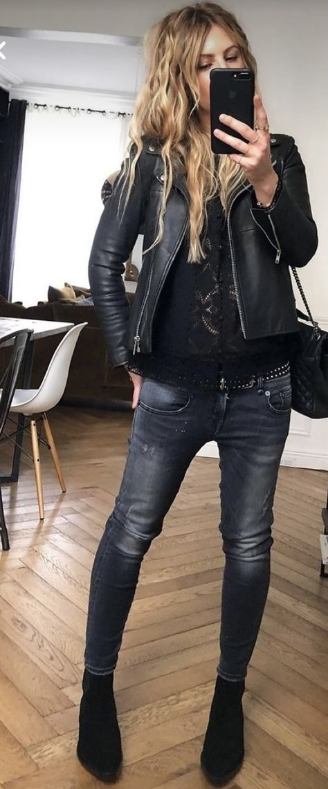 Bohemian Rock Style, Leather Jacket Outfit Fall, Fall Leather Jacket, Black Outfits, Leather Jacket Outfits, Black Suede Boots, Denim Style, All Black Outfit, Leather Jacket Black