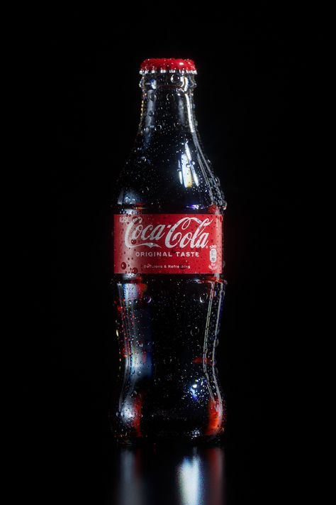 CC Glass Bottle 01 on Behance Bottle Lighting, Can Of Coke, Coca Cola Wallpaper, Adam Savage, Coca Cola Light, Art Advertising, Whisky Drinks, Always Coca Cola, Chill Drinks