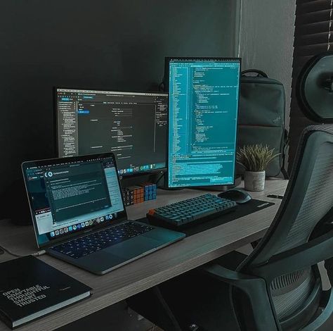 Programmers Desk, Computer Desk Setup, Home Studio Setup, Desktop Setup, Computer Coding, Gaming Room Setup, Computer Setup, Pc Setup, Studio Setup