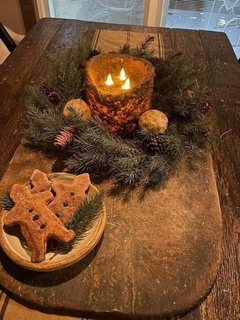 Primitive Colonial Christmas, Primitive Christmas Kitchen, Early American Christmas Decorating, Primitive Winter Decorating, Colonial Christmas Decorating, Primitive Christmas Decorating Ideas, Primitive Gingerbread Men, Primitive Gingerbread, Primitive Christmas Tree