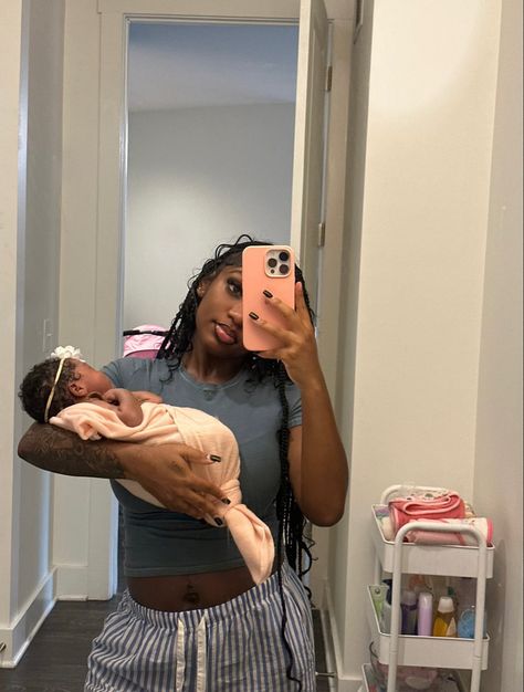 Couple Flicks, Motherhood Goals, Mommy Daughter Photos, Cutest Babies Ever, Black Motherhood, Vision Book, Pretty Pregnant, Moms Goals, Beautiful Black Babies