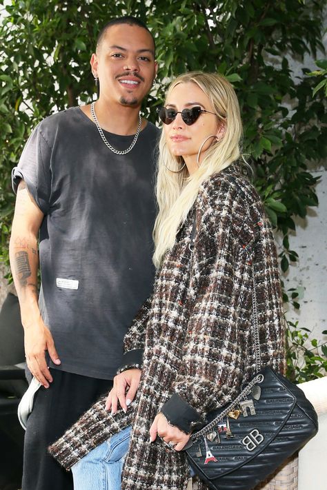 Heart Eyes: Evan Ross and wife Ashlee Simpson show off their laid-back style at a party for Skinade: Better Skin from Within on Tuesday in Los Angeles. Evan Ross, Stylish People, Photo Bank, Ashlee Simpson, Issa Rae, Star Track, Looking Dapper, Jimmy Kimmel, John Legend