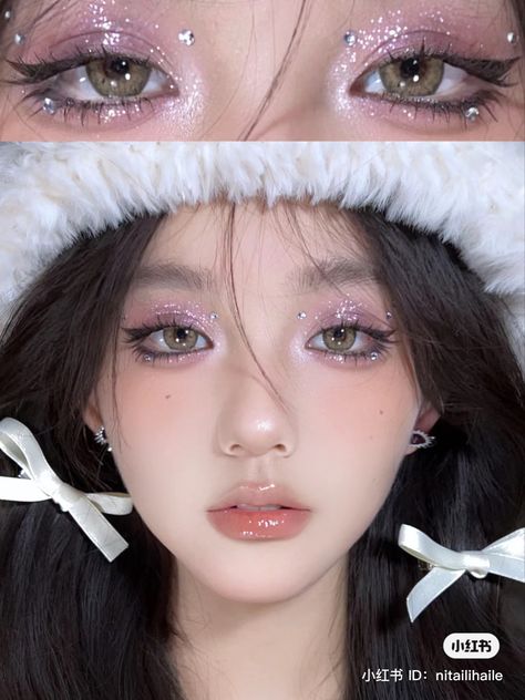 #makeup #makeupartist #makeupideas #makeuplook #makeupinspo #eyemakeupideas #eyemakeupinspiration #eyemakeup #eyemakeupinspo #xiaohongshu Kpop Make Up Look, Glitter Douyin Makeup, Makeup Looks Douyin, Purple Glitter Makeup, Douyin Makeup Look, Maquillaje Douyin, Ribbons Coquette, Eye Makeup Inspo, Banana Dance