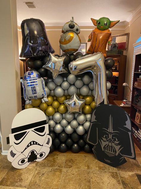 Star Wars Balloons, Star Wars Wall, Black And White Stars, Stars Wars, Balloon Backdrop, Star Wars Party, Bday Party, Balloon Decorations, Party Ideas