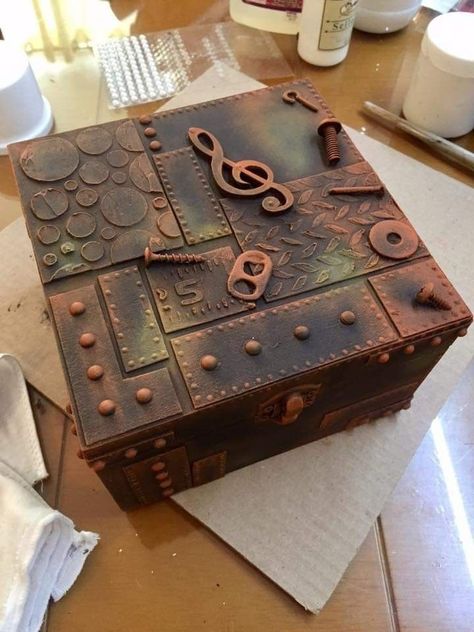 Steampunk Diy Crafts, Steampunk Mixed Media Art, Mixed Media Boxes, Steampunk Mixed Media, Mixed Media Art Techniques, Steampunk Crafts, Mixed Media Art Canvas, Jewelry Box Diy, Diy Wall Art Decor