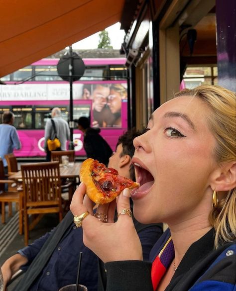 florence pugh Chorizo Pizza, Yelena Belova, Florence Pugh, New Energy, Fav Celebs, Chorizo, On The Side, Florence, Pretty People