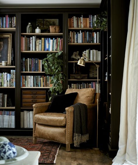 Alcove Shelving, Home Library Rooms, Lots Of Books, Makeover Kitchen, Interior Design Per La Casa, Bold Statements, Kitchen Organisation, Home Library Design, Inspiration Kitchen