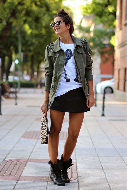 Stunning 20 Fall Outfit Ideas to Stay Stylish and Cozy Skirt And Combat Boots Outfit, Khaki Jacket Outfit, Trendy Taste, Combat Boot Outfit, Outfits Petite, Fashionista Clothes, Looks Black, Military Fashion, Urban Fashion