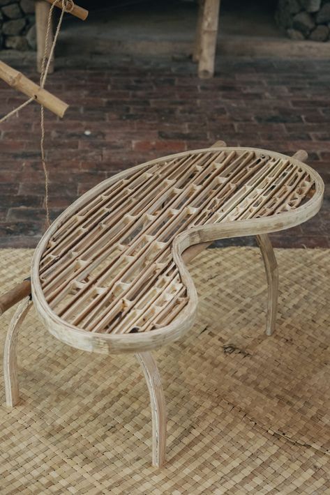 Crafting a Curvilinear Bamboo Table - Bamboo U Cement Table, Bamboo Diy, Bamboo Building, Build A Table, Bamboo Poles, Bamboo Table, Bamboo Structure, Bamboo Furniture, Cloud Shapes