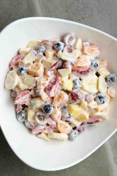 Whipped Cream Fruit Salad, Fruit Salad With Cream, Fruit Dressing, Salad Snacks, Easy Fruit Salad Recipes, Tropical Fruit Salad, Dressing For Fruit Salad, Salad Cream, Fruit Cream