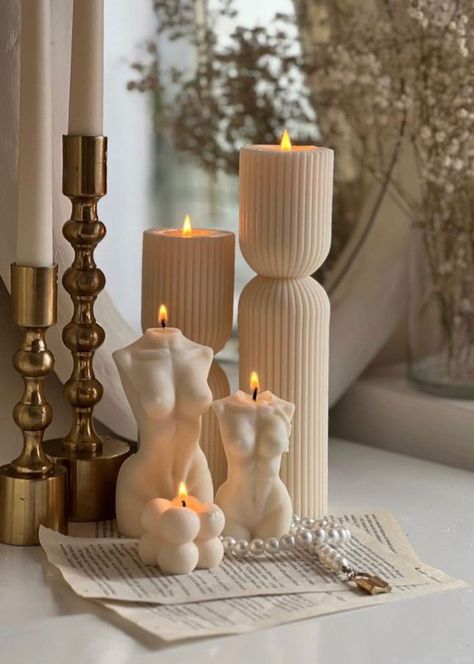 Aesthetic Candle Holder, Room With Candles, Candle Decor Bedroom, Cozy Home Decor Ideas, Candle Placement, Beige Candles, Rustic Interior Style, Minimal Candles, Diy Furniture Videos