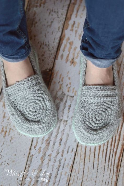 Women's Crochet Loafer Slippers - Crochet Pattern - Whistle and Ivy Crocheted Slippers, Easy Crochet Slippers, Crochet Slippers Free Pattern, Crochet Slipper Pattern, Womens Crochet Patterns, Handmade Slippers, Crochet Boots, Crochet Socks, Slippers Pattern