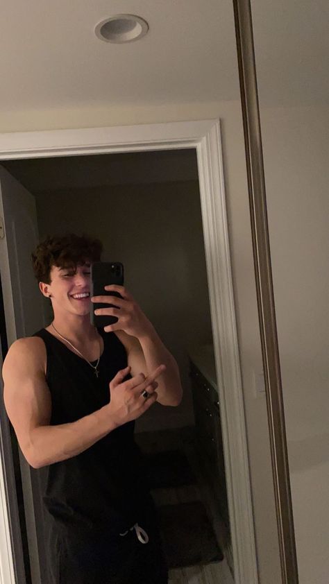 Brandon Rowland, Hunter Rowland, Dream Guy, Mirror Selfie