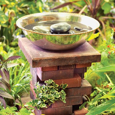 Pedestal how-to: Create the perfect pedestal to go along with your beautiful birdbath. Bird Bath Diy, Large Bird Baths, Bath Diy, Stone Bird Baths, Concrete Bird Bath, Large Backyard Landscaping, Prayer Garden, Diy Bird Bath, Brick Garden