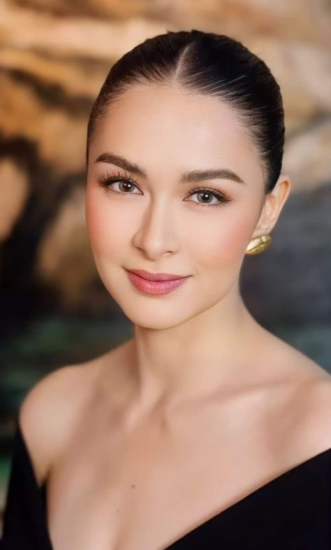 Wedding Soft Glam Makeup, Bride Makeup Asian, Marian Rivera, Light Makeup Looks, Makeup For Older Women, Makeup For Moms, Bridal Makeup Natural, Wedding Makeup Looks, Natural Wedding Makeup