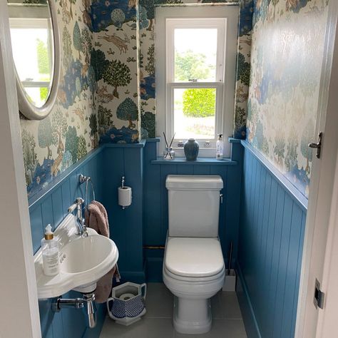 75 Beautiful Cloakroom with Panelled Walls Ideas and Designs - July 2024 | Houzz UK Blue Panelled Bathroom, Cloakroom Decor Ideas, Wc With Window, Blue Toilet Room, Small Cloakroom Toilet, Tiny Toilet, Small Dark Bathroom, Houzz Bathroom, Cloakroom Ideas