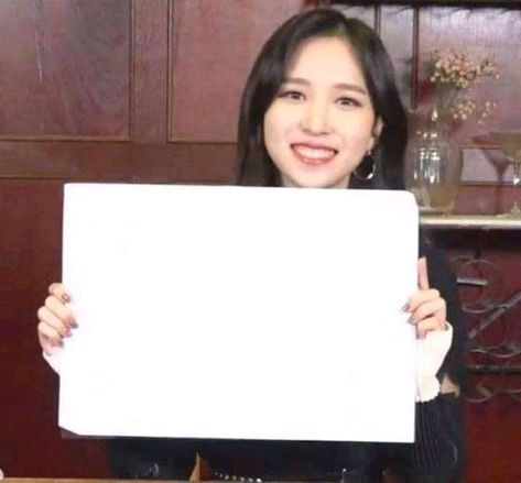 Mina Holding A Sign, Kpop Blank Sign, Twice Mina Meme, Kpop Idol Holding Blank Sign, Twice Memes Face, Twice Memes Funny, Kpop Idols Holding Signs, Kpop Meme Face, Cursed Twice Images