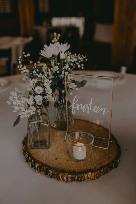 Wedding Table Designs, Simple Wedding Centerpieces, Flowers Tutorial, Easter Decorations Ideas, Ideas For Easter Decorations, Future Wedding Plans, Ideas For Easter, Easter Decorations Kids, Wedding Table Decorations