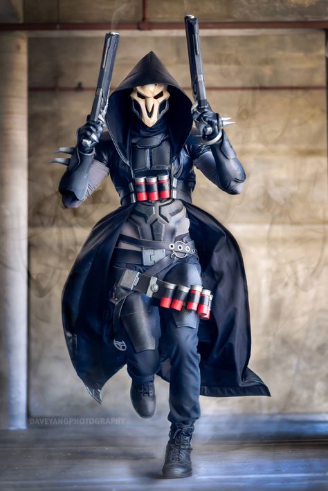 Reaper from Overwatch by Henchmen Props and Cosplay. Amazing. Reaper Cosplay, Overwatch Costume, Reaper Overwatch, Overwatch Reaper, Overwatch Cosplay, Black Halloween Dress, Video Game Cosplay, Epic Cosplay, Male Cosplay