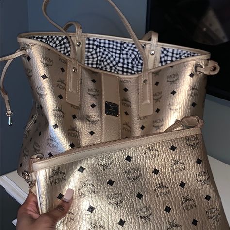 Bag Tote Plus The Pouch That Goes Inside Of The Purse! And The Shoes Mcm Bags Purses, Baddie Purses, Mcm Tote Bag, Mcm Purse, Mcm Bag, Purse Outfit, Mcm Bags, Pretty Bags, The Pouch