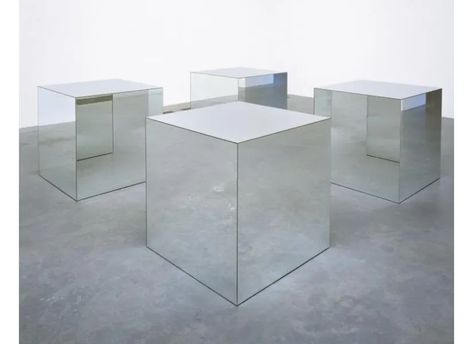 Famous Minimalist Art That Defined the Genre | The Artling Robert Morris, Minimalist Artist, Frank Stella, Art Terms, Action Painting, Art Minimaliste, Tate Modern, Sculpture Installation, Minimal Art