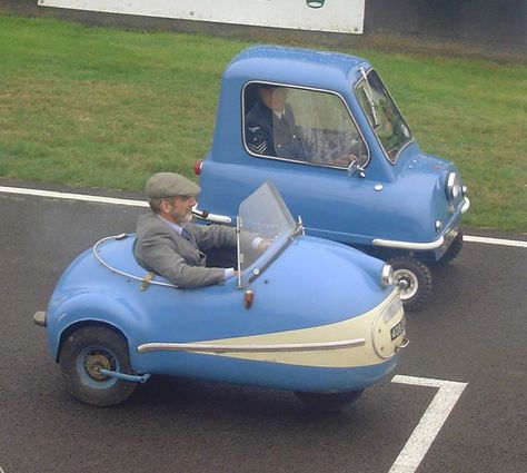 Goodwood Revival 2006 - Mopetta and P50 | Ruth Carter | Flickr Funny Vehicles, Cute Small Cars, Peel P50, Strange Cars, Microcar, Tiny Cars, Cars Uk, Weird Cars, Mini Car