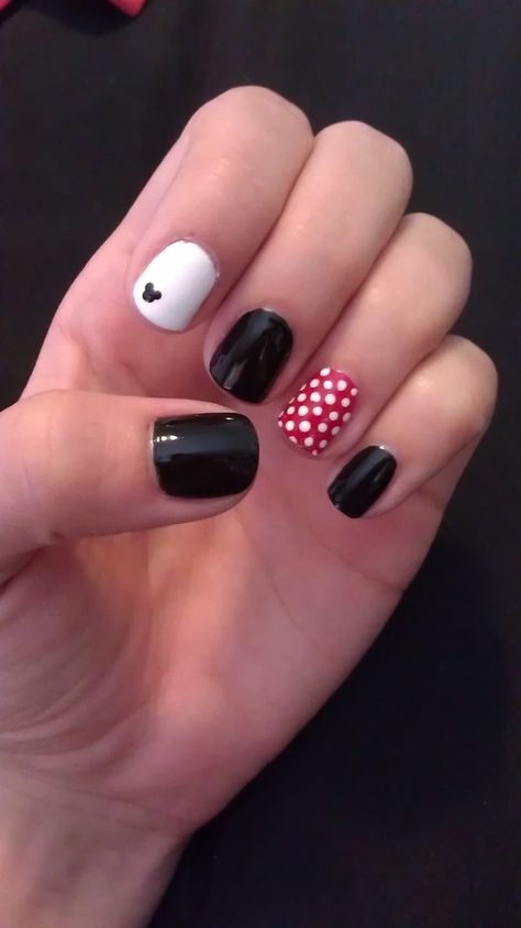 Minnie Nails, Disney Nail Art, Mickey Mouse Nails, Minnie Mouse Nails, Mickey Nails, Disney Mickey And Minnie, Unghie Nail Art, Nail Art Disney, Super Nails