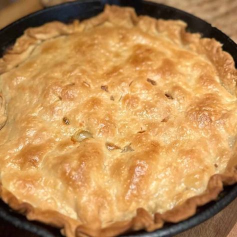 Chicken Pot Pie Creamy, Potpie Crust Recipe, Cast Iron Chicken Pot Pie, Moravian Chicken Pie, Chicken Thyme, Veggies And Chicken, Cast Iron Chicken, Chicken Pie Recipe, Creamed Peas