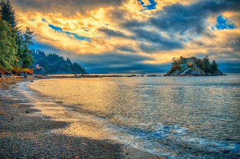 A view at sunset along the shore of Whytecliff Park with Bowyer Island, in West Vancouver, British Columbia. Brandywine Falls, Sea To Sky Highway, West Vancouver, Vancouver British Columbia, Pacific Coast, Vancouver Bc, The Pacific, Business Travel, British Columbia