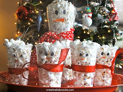 Snowman Popcorn, Popcorn Cups, Christmas Candy Easy, Easy Christmas Candy Recipes, Edible Crafts, Kids Christmas Party, Christmas Candy Recipes, Christmas School, Christmas Snacks