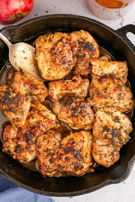 Easy Apple Cider Chicken Recipe Apple Juice Chicken, Chicken With Apple Cider Vinegar Recipes, Apple Cider Chicken Marinade, Apple Cider Vinegar Chicken Marinade, Recipes Using Apple Cider Vinegar, Cider Chicken Recipes, Apple Glazed Chicken, Apple Cider Chicken Breast, Apple Cider Glazed Chicken