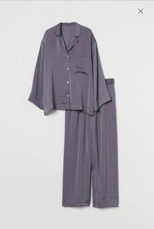 Check out this item I found on LIKEtoKNOW.it http://liketk.it/332I1?product=03bdb337-35b6-11eb-933d-0242ac110004 Download the LIKEtoKNOW.it app to take a look! Satin Oversized Shirt, Satin Pyjamas, Cute Pjs, Satin Set, Trendy Fashion Tops, Lady Grey, Apa Aja, Satin Pajamas, Silk Pajamas