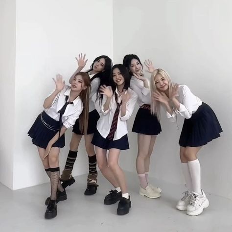 ITZY ot5 Itzy Ot5, Group Icon, It'z Me, Avant Garde Fashion, Only Girl, Pretty Photos, G I Dle, بلاك بينك, Kpop Girls