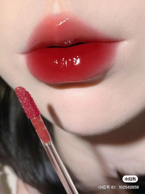 Korean Lips, Lip Art Makeup, Red Lip Gloss, Korean Makeup Tutorials, Doll Eye Makeup, Shiny Lips, How To Do Makeup, Hot Lips, School Looks