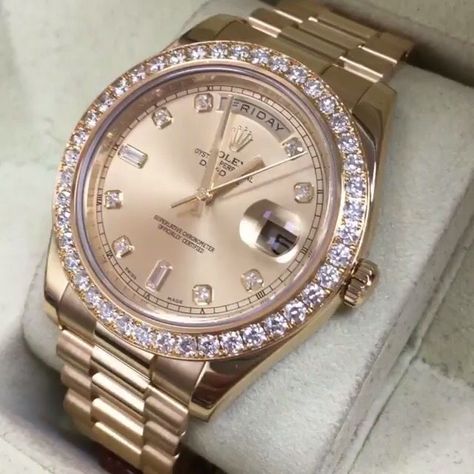 Gold Rolex Women Aesthetic, Gold Diamond Watch, Pretty Watches, Money Lifestyle, Rolex Watches Women, Rolex Women, Gold Rolex, Expensive Jewelry Luxury, Rich Money