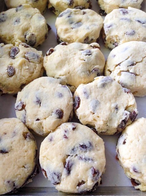 Newfoundland Tea Biscuits, Newfoundland Raisin Tea Buns, Newfoundland Tea Buns, Newfoundland Desserts, Newfoundland Recipes Traditional, Recipe For Tea Biscuits, Raisin Tea Biscuits, Raisin Buns Recipe, Raisin Tea Buns