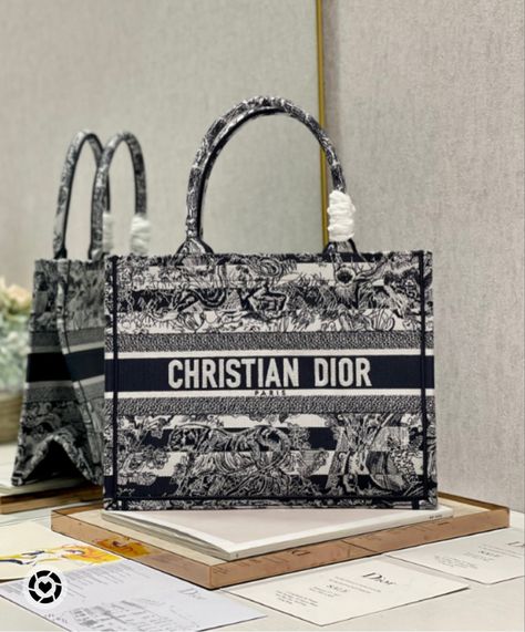 Dh Gate, Dior Aesthetic, Dior Book, Christian Dior Paris, Blue Toile, Dior Book Tote, Maria Grazia Chiuri, Medium Tote, Large Tote