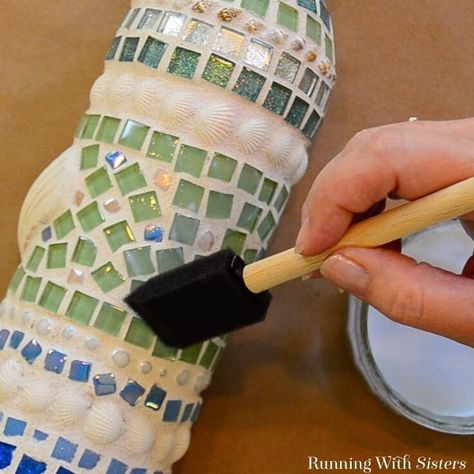 Mosaic Wine Bottle: How To Mosaic With Tiles and Shells Mosaics Ideas, Reuse Wine Bottles, Mosaic Bottles, Mosaic Tiles Crafts, Mosaic Art Diy, Painted Glass Bottles, Wine Bottle Lamp, Mosaic Vase, Diy Beach