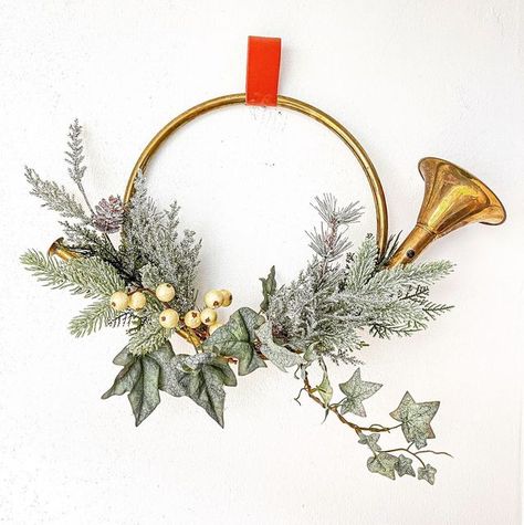 HipsterHaus MKE on Instagram: "nice brass. #wreath#winterwreath#brass#brasshorn#seasonaldecor#winter#hoopwreath#simple#diy#greenery#frenchhorn" French Horn Wreath, Diy Greenery, Holiday Entryway, French Horns, Horns Decor, Christmas Piano, Piano Room, French Horn, Saint Nicholas