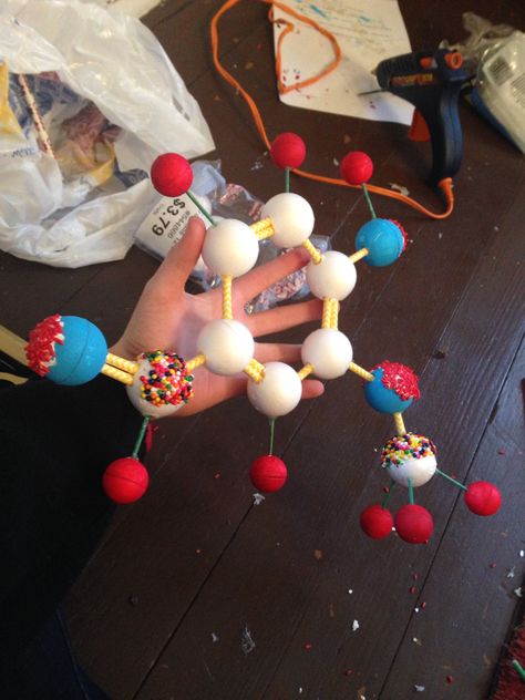 Chemistry compounds project. This is what the chemical compound vanillin looks like but I made it look like an actual treat! Chemistry Models Project Class 12, Chemistry Models Project, Chemistry Compounds, Chemistry Models, Molecule Model, Chemistry Project, Carbon Molecule, Structural Formula, Chemistry Projects