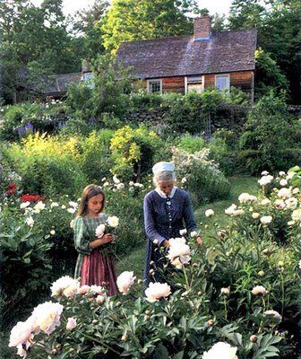 Tasha Tudor.   I would love to see her garden & house. Tasha Tudor, Cottage Aesthetic, Have Inspiration, Cottage Core Aesthetic, The Tudors, Secret Gardens, Cottagecore Aesthetic, The Secret Garden, + Core + Aesthetic