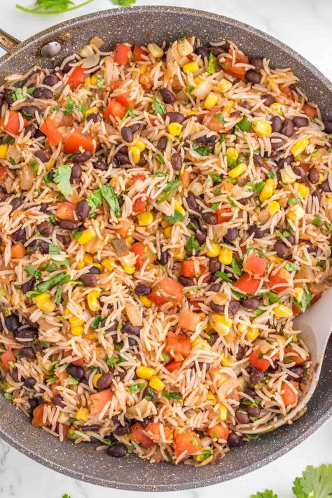 Mexican Fried Rice is a flavourful side dish loaded with onions, tomatoes, corn, black beans and salsa. Mexican Fried Rice, Tasty Fried Rice, Rice Dishes Recipes, Taco Mexican, Steak And Rice, Recipe Rice, Mexican Night, Foods To Cook, Rice Risotto