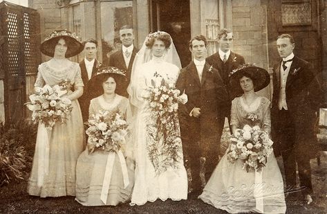 Edwardian Wedding, Vintage Wedding Party, Wedding Gown Styles, Vintage Wedding Photos, Beautiful Beach Wedding, White Bride, Victorian Wedding, Wedding Gowns Vintage, Vintage Bride