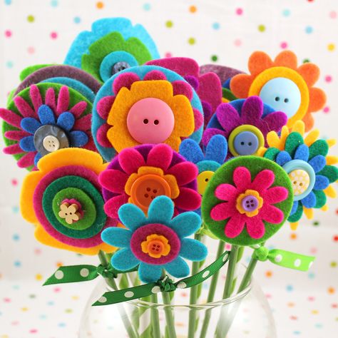 Felt Crafts Kids, Easy Mother's Day Crafts, Felt Flower Bouquet, Felt Flowers Diy, Homemade Mothers Day Gifts, Diy Flores, Fleurs Diy, Felt Crafts Diy, Diy Gifts For Kids