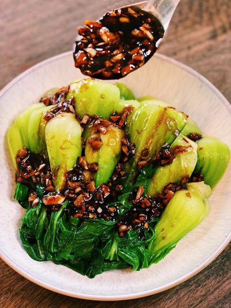 Bock Choy Recipes, Tiffy Cooks, Vegetarian Oyster Sauce, Miso Butter, Asian Vegetables, Easy Asian Recipes, Easy Chinese Recipes, Asian Cooking, Vegetable Sides