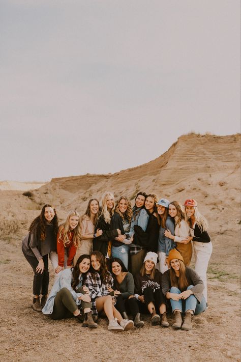 Large Groups Of People Photography, Large Group Of Friends Photoshoot, 9 People Photoshoot, Large Group Poses Photography, Posing In Group Photos, 16 People Group Photo, Large Group Of Women Photoshoot, Group Winter Photoshoot, 12 People Group Photo