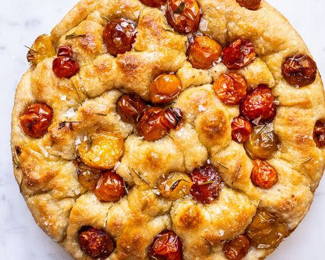 Tomato Garlic Confit Focaccia Gluten Free Side Recipes, Tomato Garlic Confit, Savory Bakes, Confit Recipes, Garlic Confit, Focaccia Recipe, Flaky Salt, No Knead, Baking Project